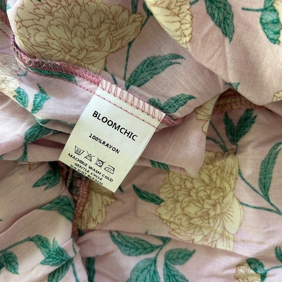 NWT! Floral V-Neck Wide Smock Elastic Waist Top Size 14-16 or 1X - Picture 8 of 8